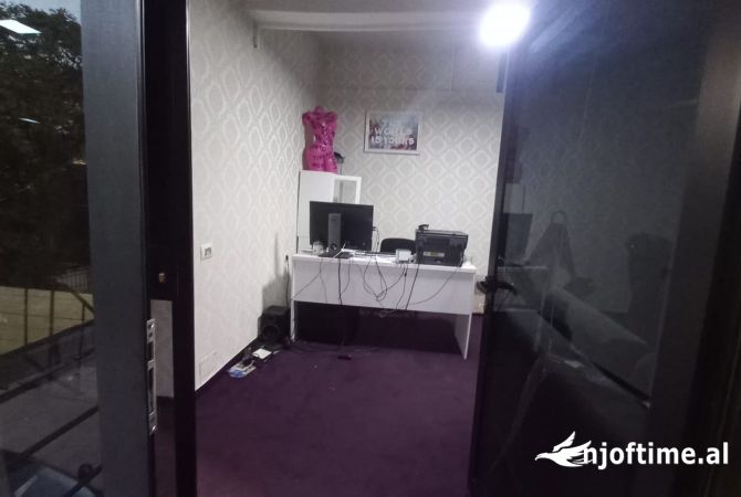 Ambient biznesi me qera 3+1 ne Tirane - 2,500 Euro