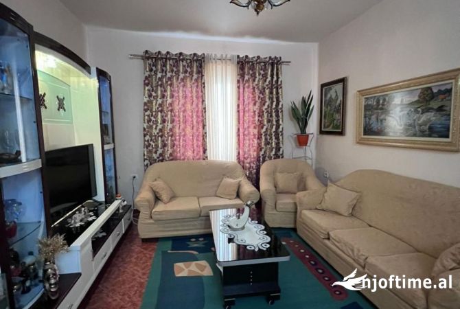 Shtepi me qera Apartament ne Tirane, 2+1, Mobilimi E mobiluar, Pagesa 50,000  Leke.