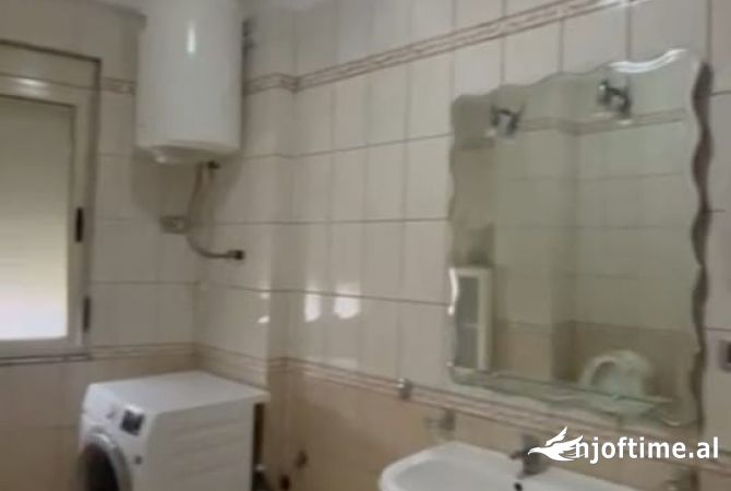 Shtepi me qera Apartament ne Tirane, 1+1, Mobilimi Pjeserisht e mobiluar, Pagesa 65,000  Leke.
