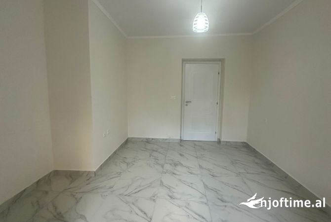 Ambient biznesi me qera 3+1 ne Tirane - 550 Euro