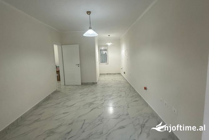 Ambient biznesi me qera 3+1 ne Tirane - 550 Euro