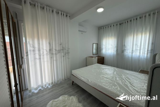 Shtepi me qera 3+1 ne Tirane - 1,200 Euro