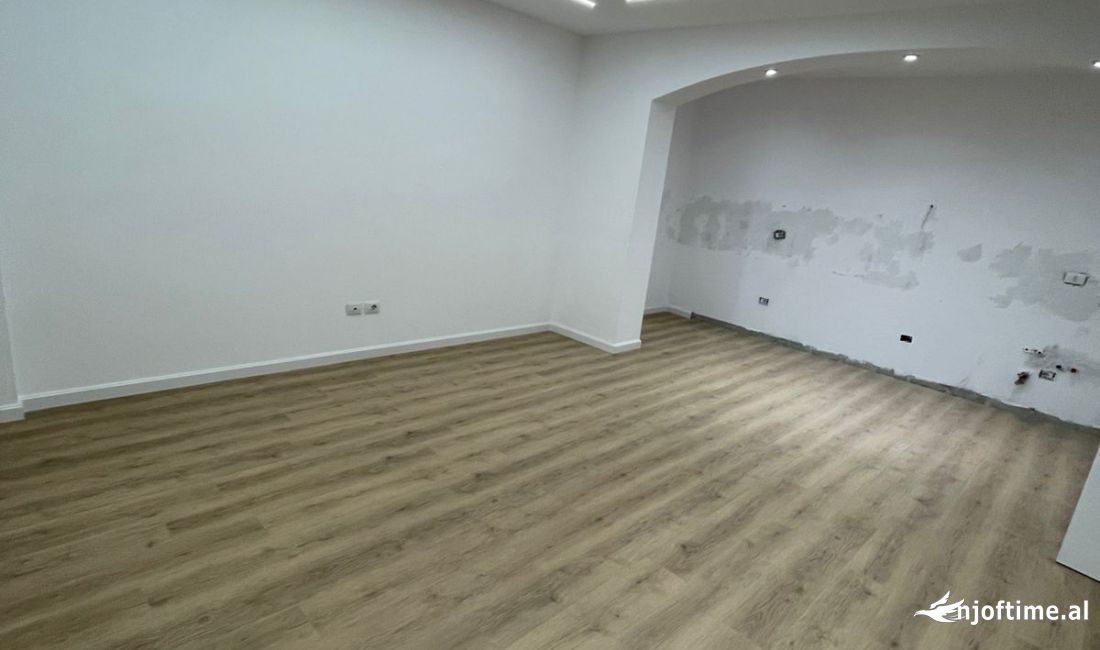 Shtepi ne shitje Apartament ne Tirane, 2+1, Mobilimi Bosh, pa mobiluar, Pagesa 170,000  Euro.