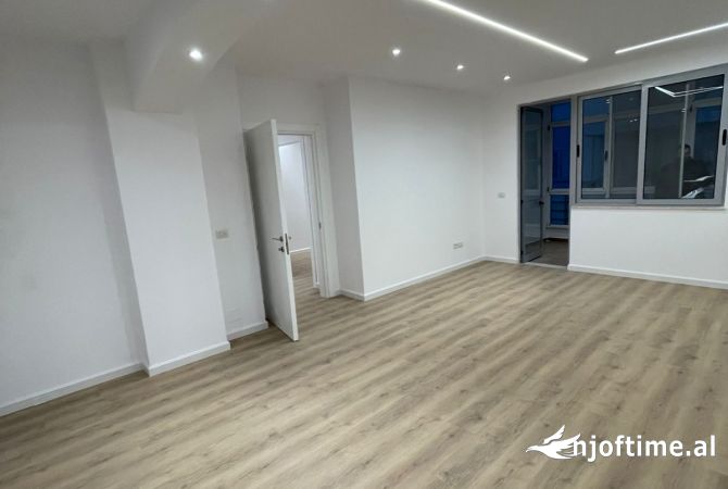 Shtepi ne shitje Apartament ne Tirane, 2+1, Mobilimi Bosh, pa mobiluar, Pagesa 170,000  Euro.