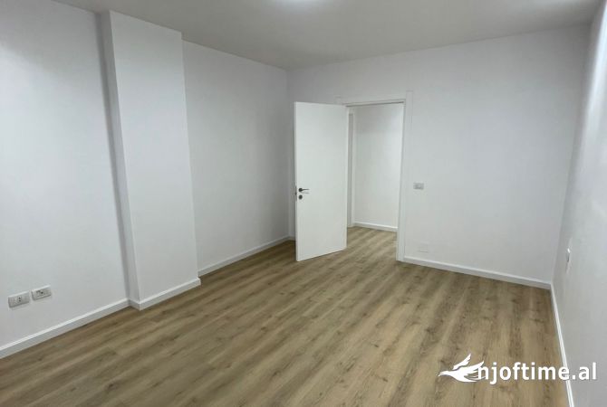 Shtepi ne shitje Apartament ne Tirane, 2+1, Mobilimi Bosh, pa mobiluar, Pagesa 170,000  Euro.