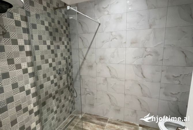 Shtepi ne shitje Apartament ne Tirane, 2+1, Mobilimi Bosh, pa mobiluar, Pagesa 170,000  Euro.