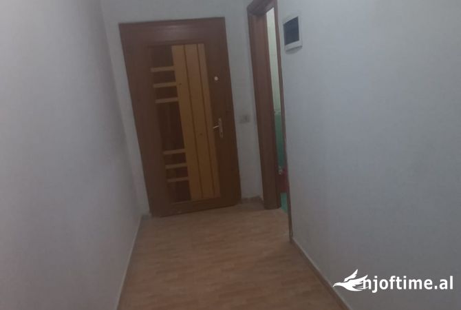 Shtepi ne shitje Apartament ne Tirane, 3+1, Mobilimi Bosh, pa mobiluar, Pagesa 1,930,000  Euro.