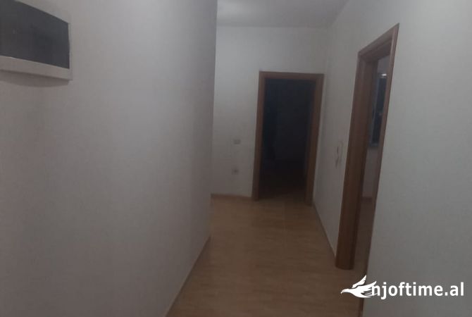 Shtepi ne shitje Apartament ne Tirane, 3+1, Mobilimi Bosh, pa mobiluar, Pagesa 1,930,000  Euro.