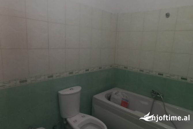 Shtepi ne shitje Apartament ne Tirane, 3+1, Mobilimi Bosh, pa mobiluar, Pagesa 1,930,000  Euro.
