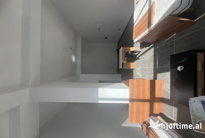 Ambient biznesi me qera 1+1 ne Tirane - 230 Euro