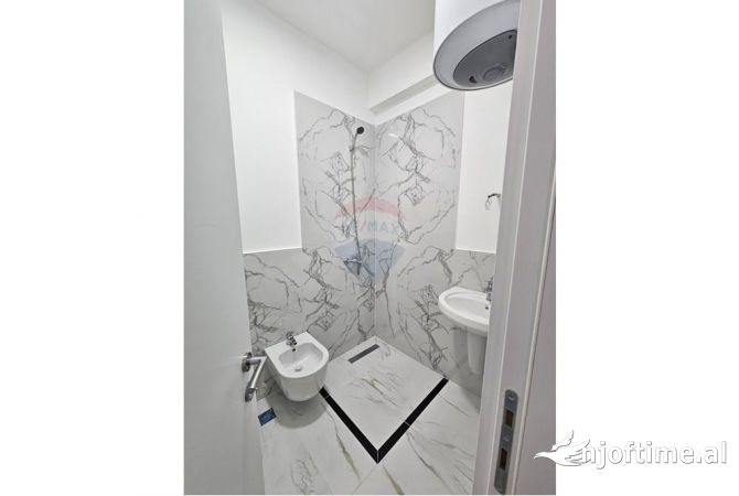 Shtepi me qera 2+1 ne Tirane - 1,000 Euro