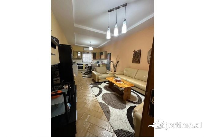 Shtepi me qera 2+1 ne Tirane - 480 Euro