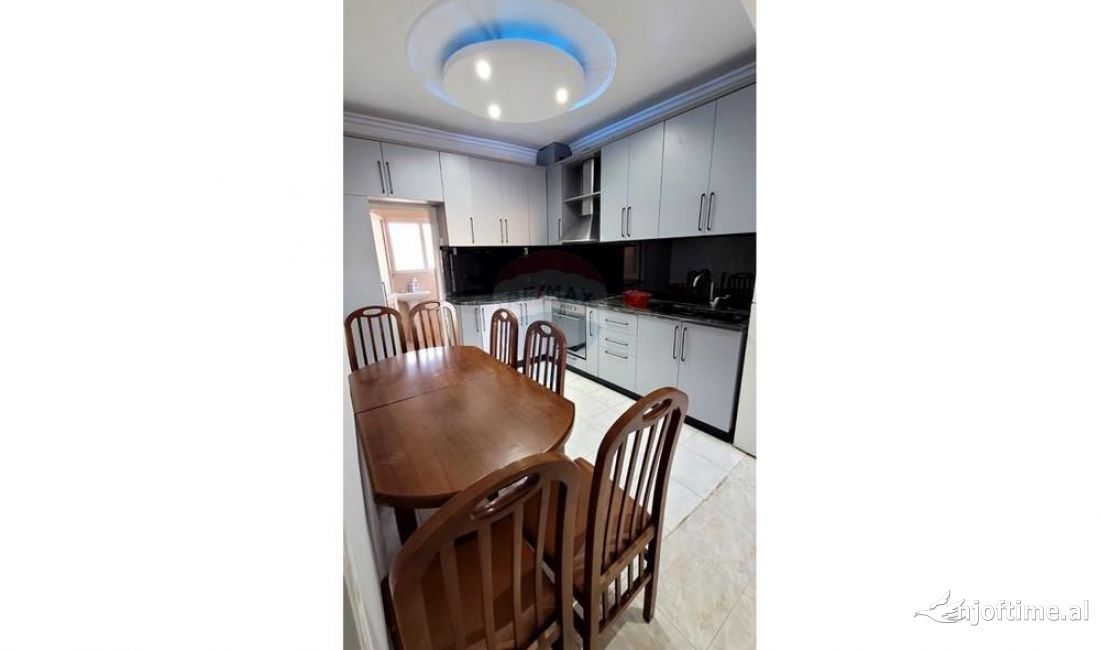 Shtepi me qera Apartament ne Tirane, 1+1, Mobilimi E mobiluar, Pagesa 500  Euro.