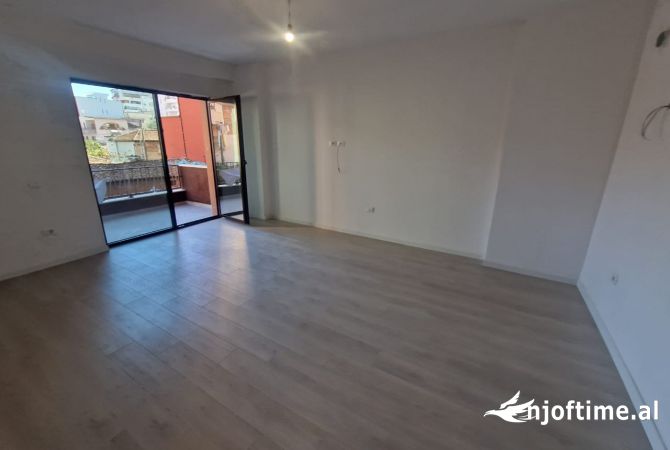 Ambient biznesi me qera 1+1 ne Tirane - 600 Euro