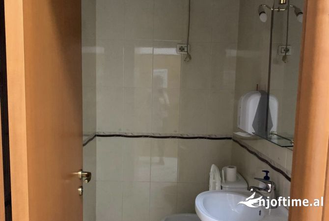 Ambient biznesi me qera 1+1 ne Tirane - 700 Euro