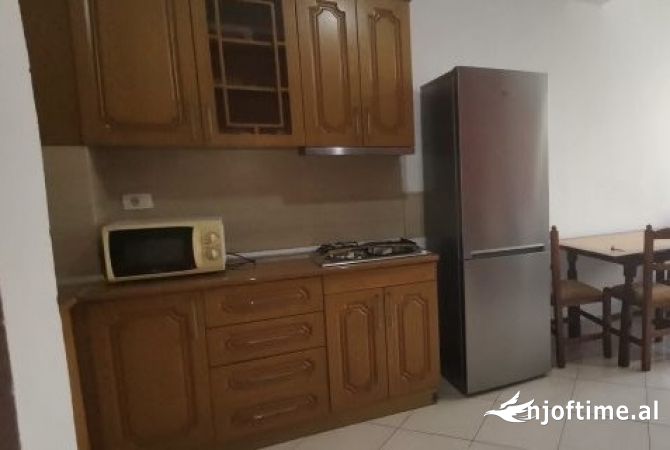 Shtepi me qera 2+1 ne Tirane - 650 Euro