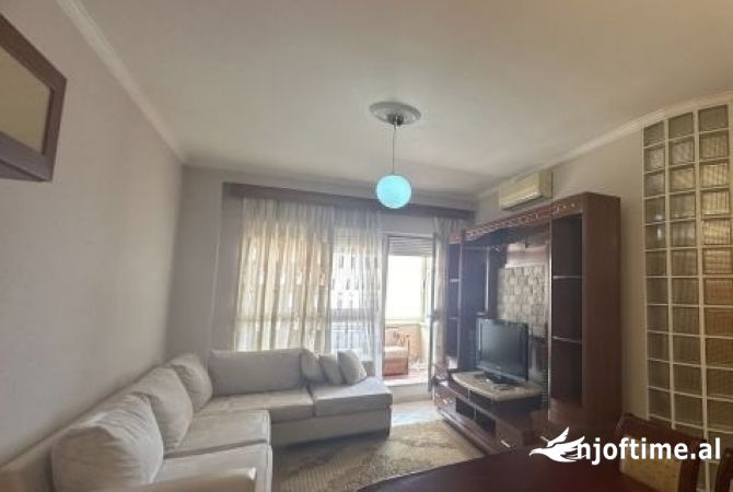 Shtepi me qera 2+1 ne Tirane - 650 Euro