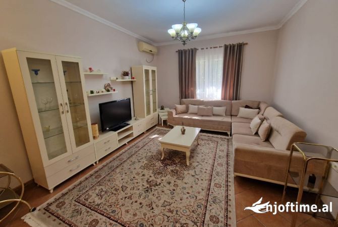 Shtepi me qera 5+1 ne Tirane - 2,000 Euro