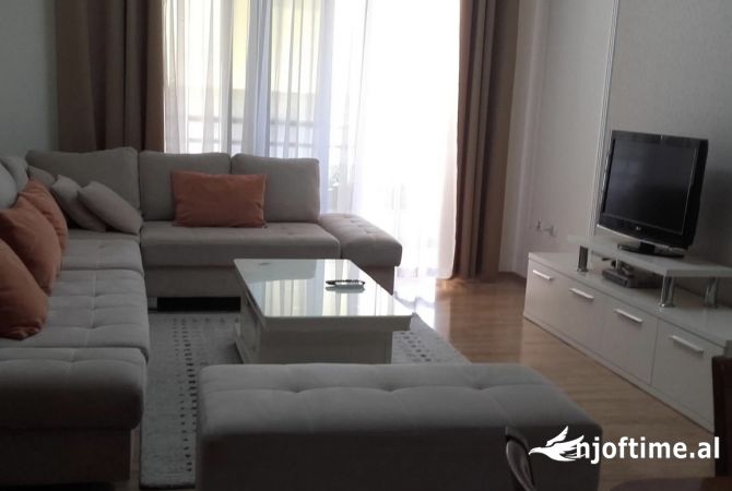 Shtepi me qera 2+1 ne Tirane - 650 Euro
