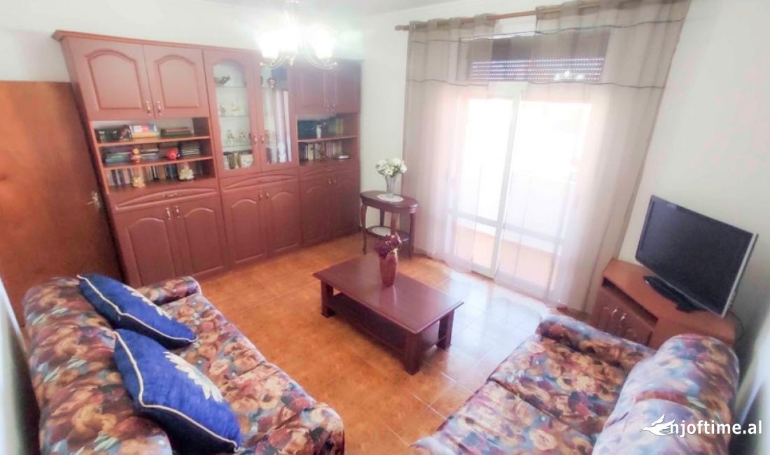 Shtepi me qera Apartament ne Tirane, 2+1, Mobilimi E mobiluar, Pagesa 600  Euro.