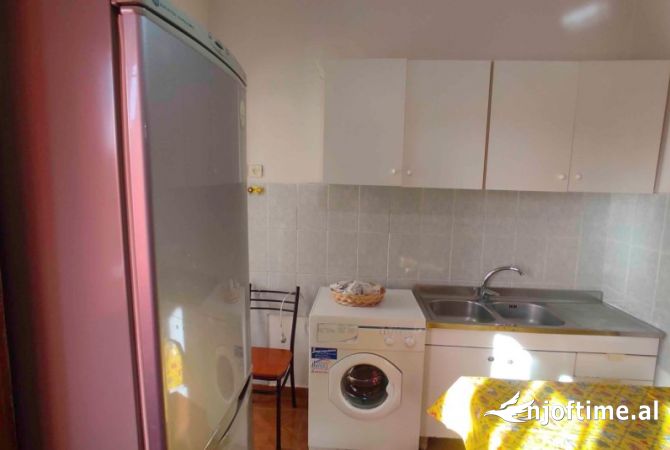 Shtepi me qera Apartament ne Tirane, 2+1, Mobilimi E mobiluar, Pagesa 600  Euro.