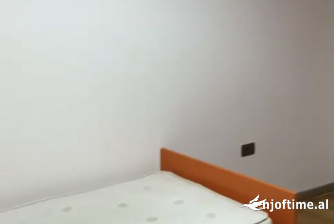 Shtepi me qera Shtepi Private ne Tirane, 2+1, Mobilimi E mobiluar, Pagesa 500  Euro.