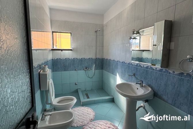 Shtepi me qera Shtepi Private ne Tirane, 3+1, Mobilimi E mobiluar, Pagesa 55,000  Leke.