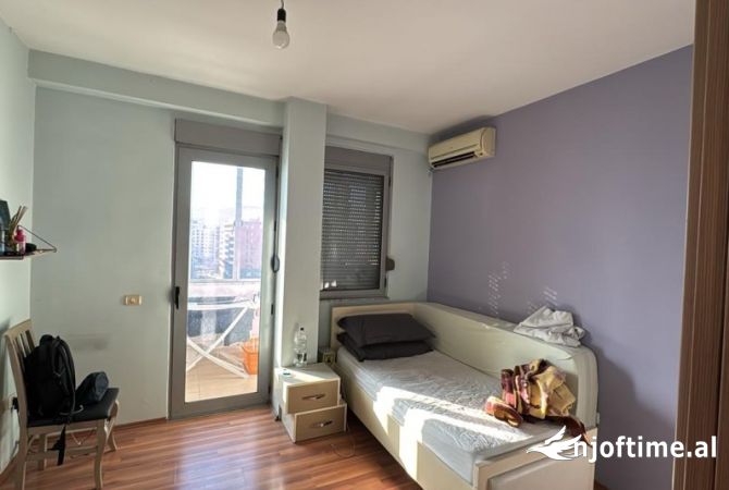 Shtepi me qera Apartament ne Tirane, 3+1, Mobilimi E mobiluar, Pagesa 700  Euro.