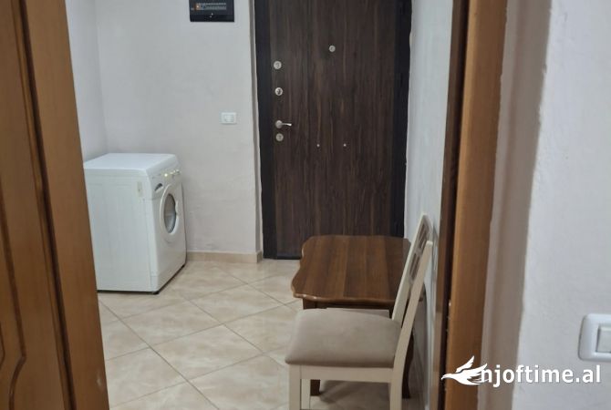 Shtepi me qera Apartament ne Tirane, 1+1, Mobilimi E mobiluar, Pagesa 45,000  Leke.