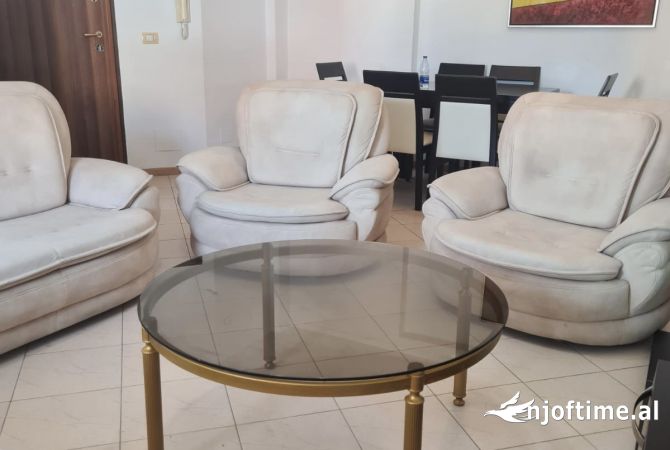 Shtepi me qera Apartament ne Tirane, 2+1, Mobilimi E mobiluar, Pagesa 600  Euro.