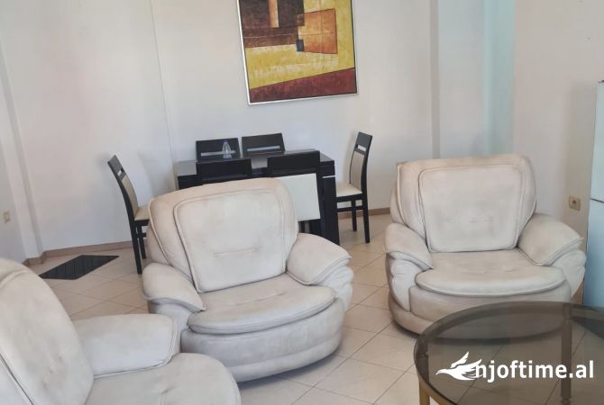 Shtepi me qera 2+1 ne Tirane - 600 Euro