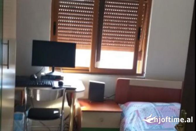 Shtepi ne shitje Apartament ne Tirane, 3+1, Mobilimi E mobiluar, Pagesa 110,000  Euro.