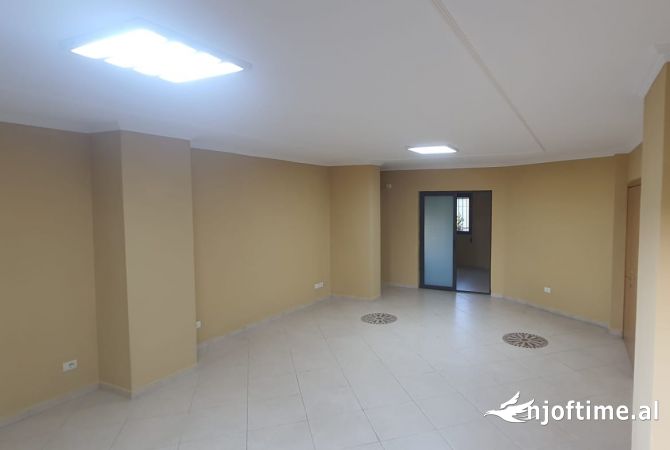 Ambient biznesi me qera 3+1 ne Tirane - 1,600 Euro