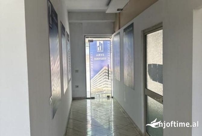Ambient biznesi me qera 3+1 ne Tirane - 70,000 Leke