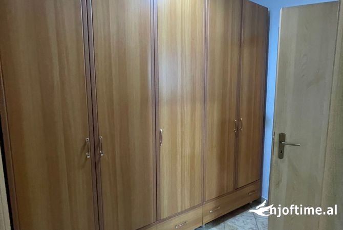 Shtepi me qera Apartament ne Tirane, 2+1, Mobilimi E mobiluar, Pagesa 650  Euro.