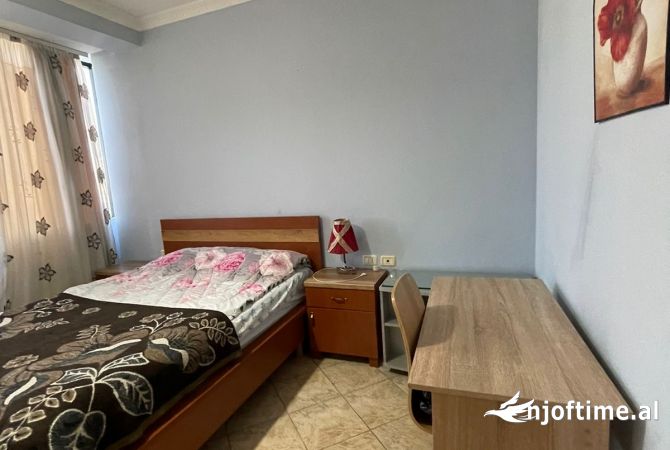 Shtepi me qera Apartament ne Tirane, 2+1, Mobilimi E mobiluar, Pagesa 650  Euro.