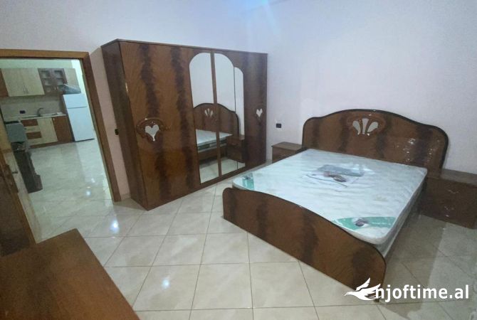 Shtepi me qera Shtepi Private ne Tirane, 1+1, Mobilimi E mobiluar, Pagesa 35,000  Leke.