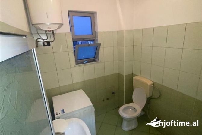 Shtepi me qera Shtepi Private ne Tirane, 1+1, Mobilimi E mobiluar, Pagesa 35,000  Leke.