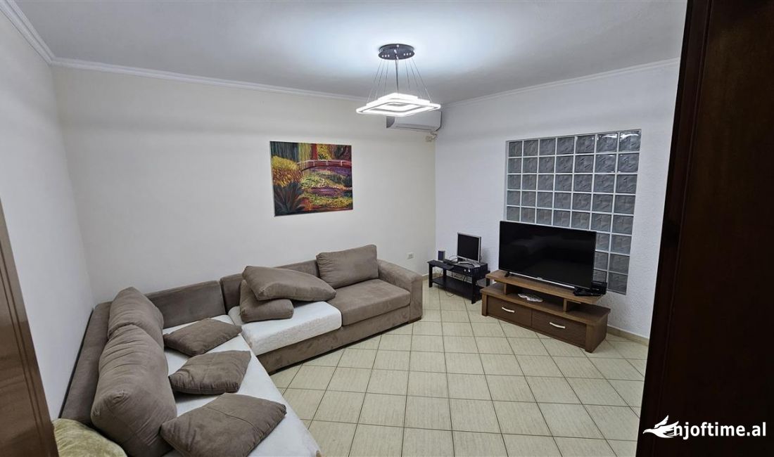 Shtepi me qera Apartament ne Tirane, 2+1, Mobilimi E mobiluar, Pagesa 550  Euro.