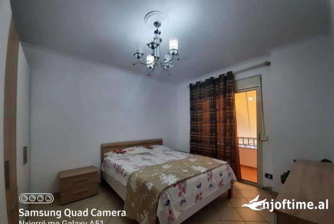 Shtepi me qera Apartament ne Tirane, 3+1, Mobilimi E mobiluar, Pagesa 800  Euro.