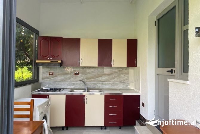 Shtepi me qera 2+1 ne Tirane - 300 Euro