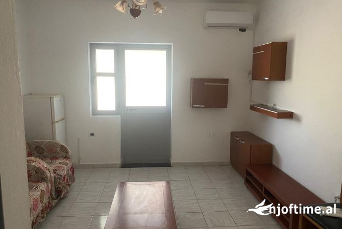 Shtepi me qera 2+1 ne Tirane - 300 Euro
