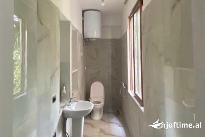 Shtepi me qera Shtepi Private ne Tirane, 2+1, Mobilimi E mobiluar, Pagesa 300  Euro.