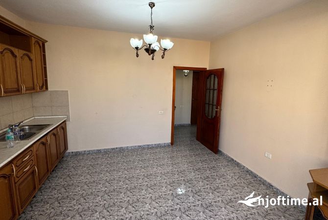 Shtepi me qera 2+1 ne Tirane - 65,000 Leke
