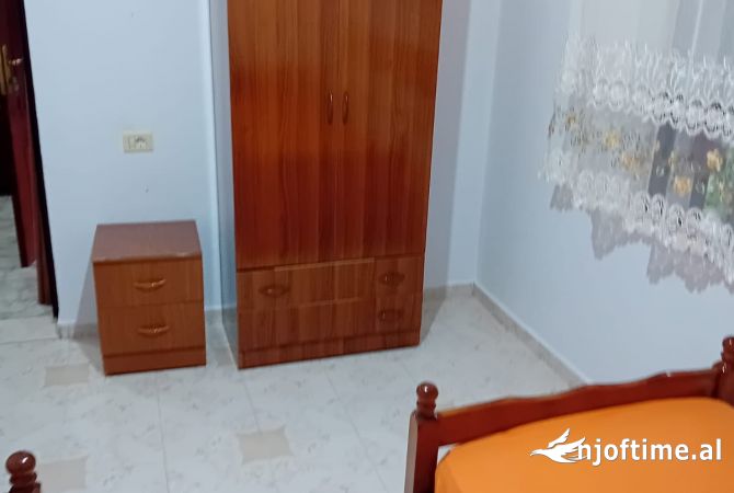 Shtepi me qera Shtepi Private ne Tirane, 2+1, Mobilimi E mobiluar, Pagesa 40,000  Leke.