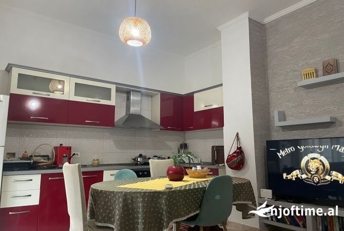 Shtepi me qera 2+1 ne Tirane - 50,000 Leke