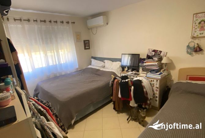 Shtepi ne shitje Apartament ne Tirane, 1+1, Mobilimi E mobiluar, Pagesa 90,000  Euro.