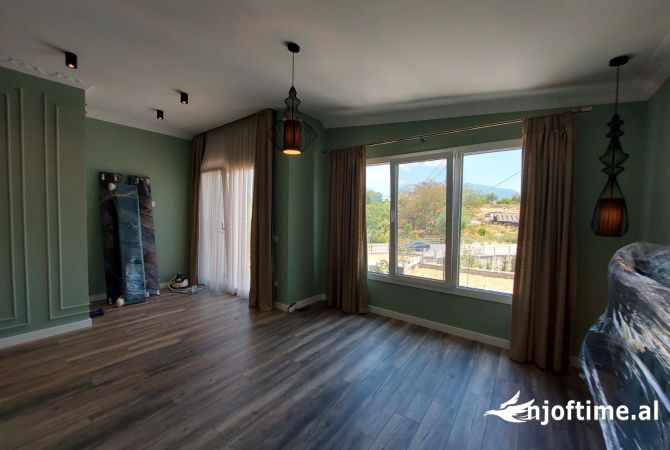 Shtepi me qera Vila Luksoze ne Tirane, 3+1, Mobilimi E mobiluar, Pagesa 3,000  Euro.