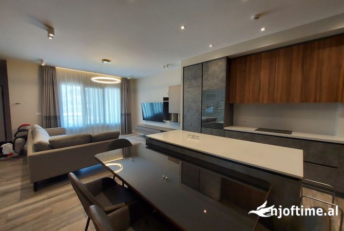 Shtepi me qera Vila Luksoze ne Tirane, 3+1, Mobilimi E mobiluar, Pagesa 3,000  Euro.