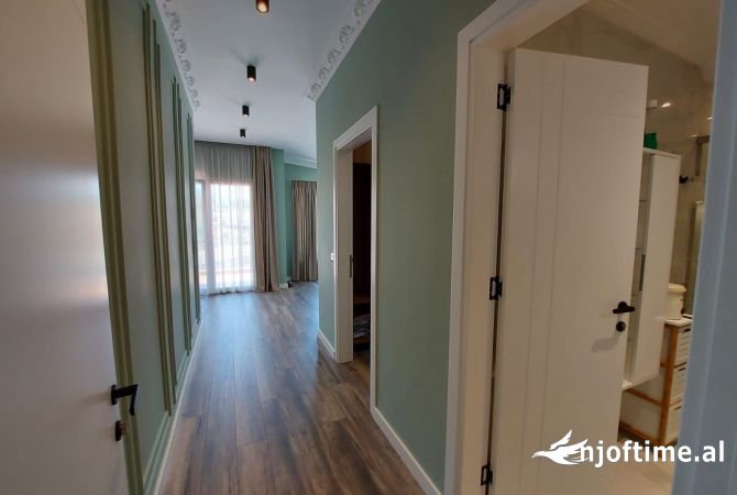 Shtepi me qera Vila Luksoze ne Tirane, 3+1, Mobilimi E mobiluar, Pagesa 3,000  Euro.